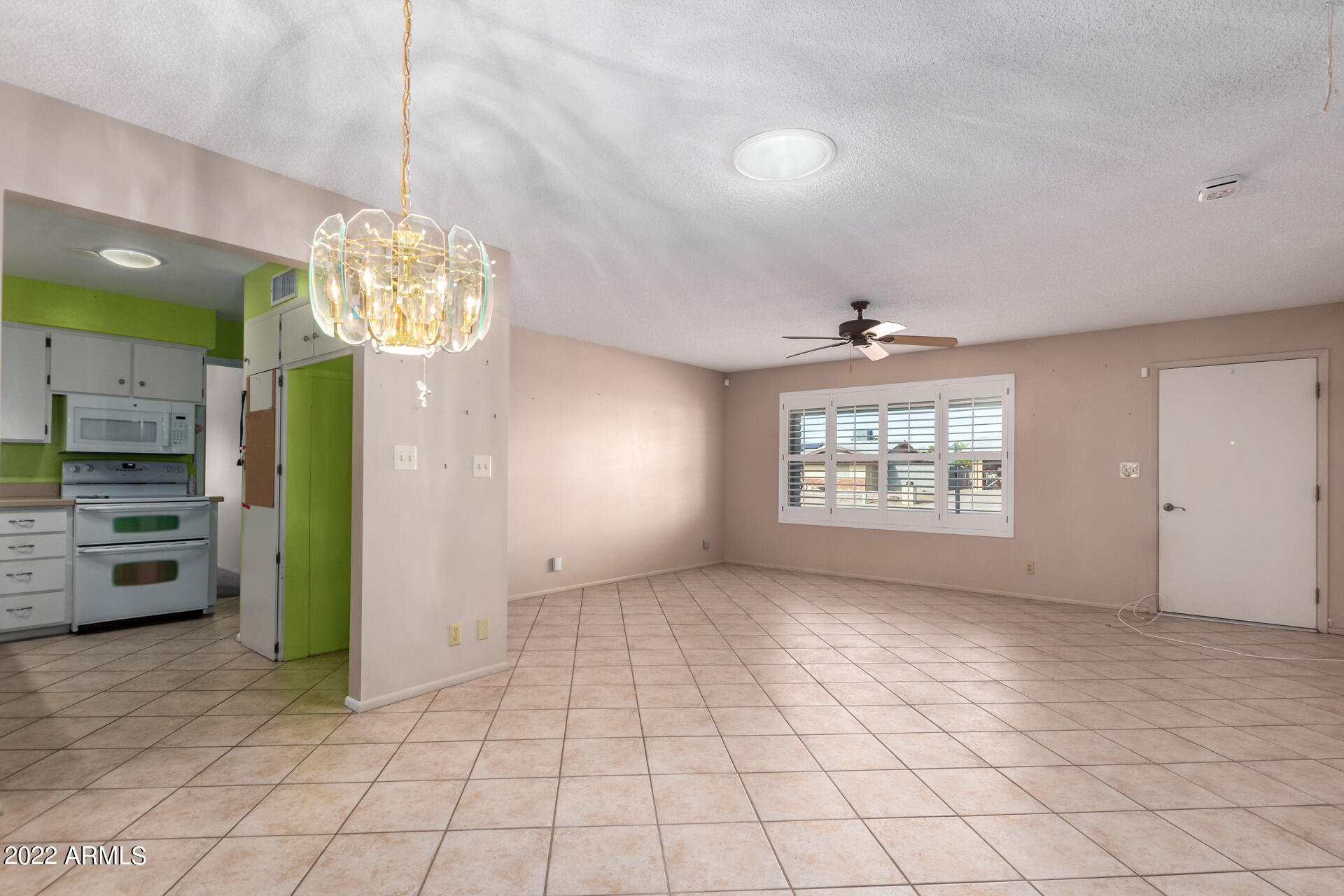 6433 East Adobe Road Mesa, AZ 85205 - Photo 7 of 23 Living & Kitchen