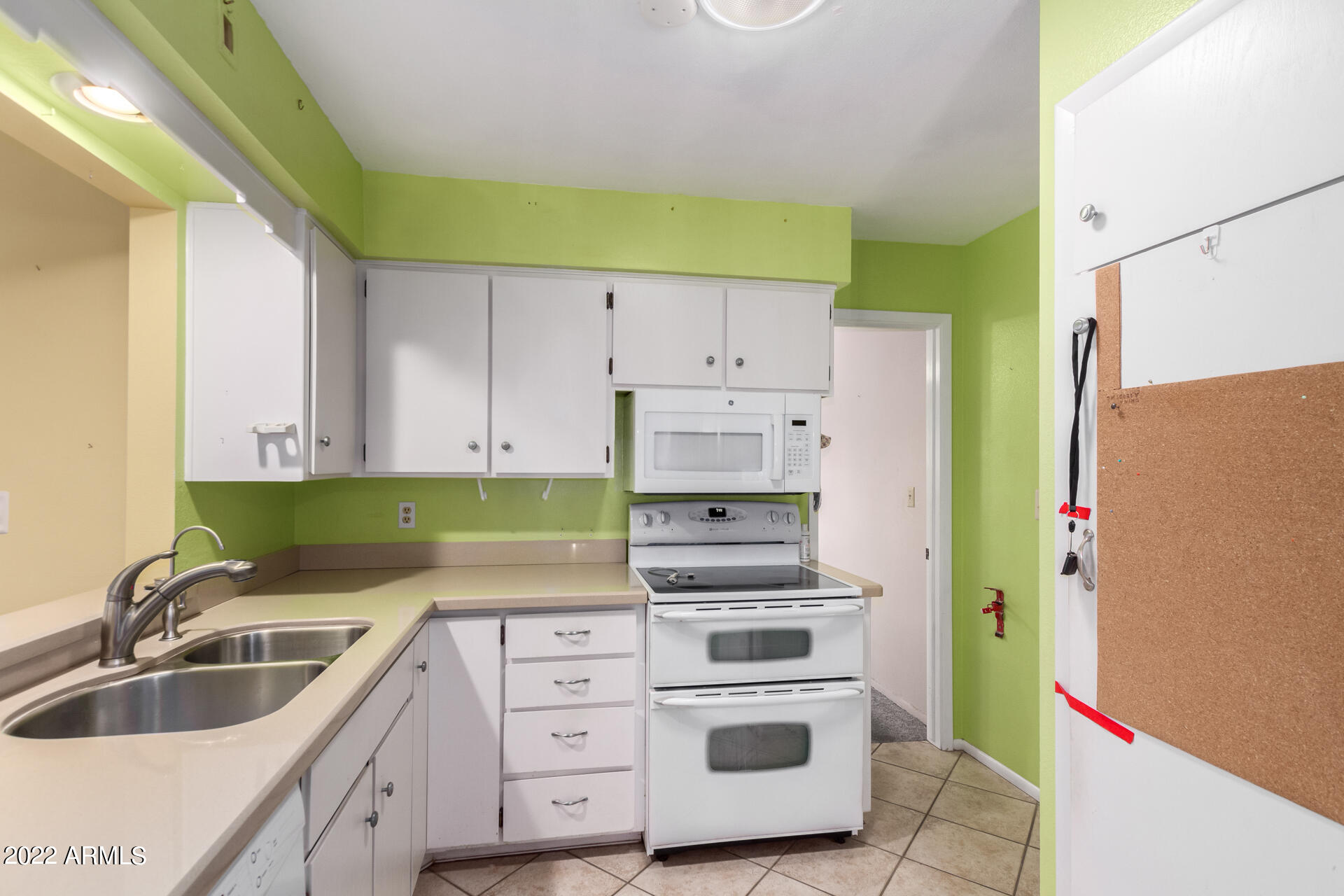 6433 East Adobe Road Mesa, AZ 85205 - Photo 9 of 23 Kitchen