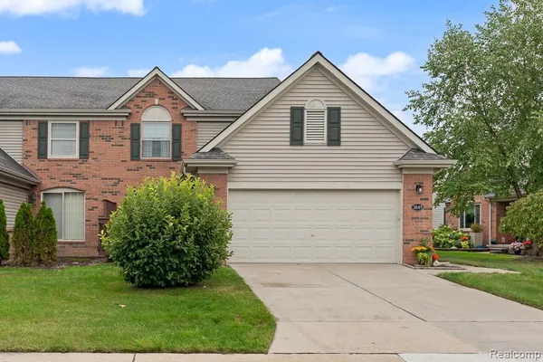 $349,900 | 3845 Knightbridge Circle, Unit 46, Sterling Heights, MI 48314