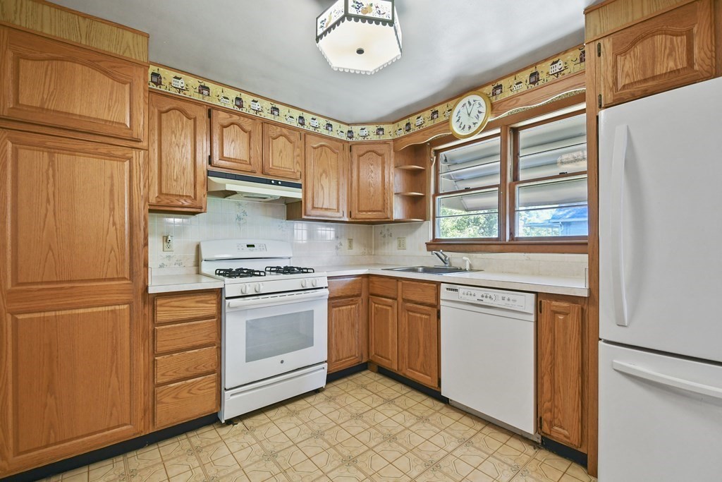 4 Wesson Road Ashland, MA 01721 - Photo 7 of 39