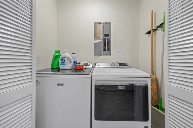 $595,000 | 94 Point Pl Drive, Westminster, SC 29693