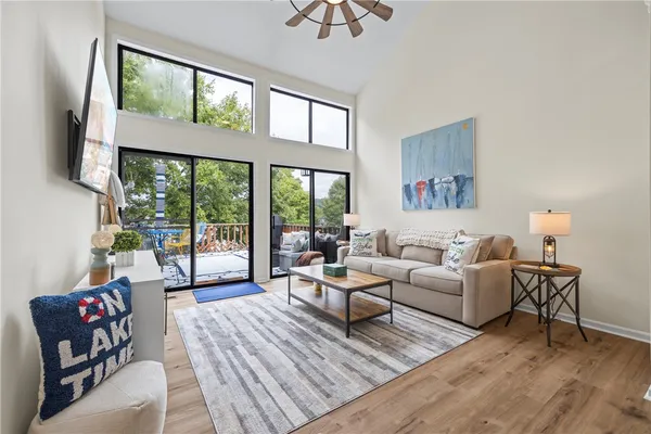 $585,000 | 94 Point Pl Drive, Westminster, SC 29693
