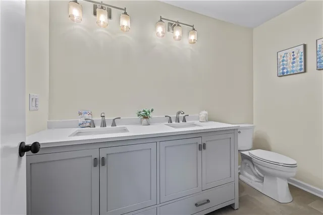 $595,000 | 94 Point Pl Drive, Westminster, SC 29693