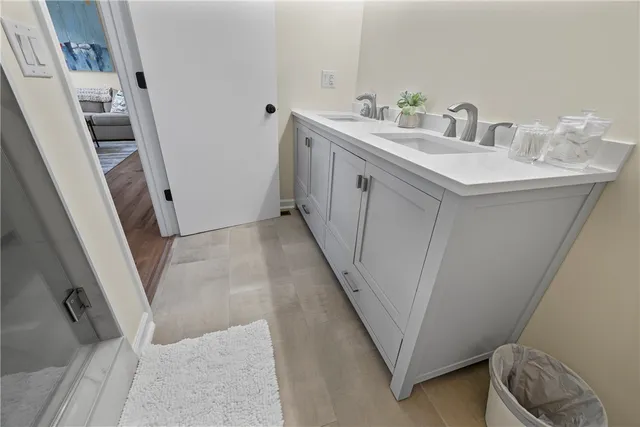 $595,000 | 94 Point Pl Drive, Westminster, SC 29693