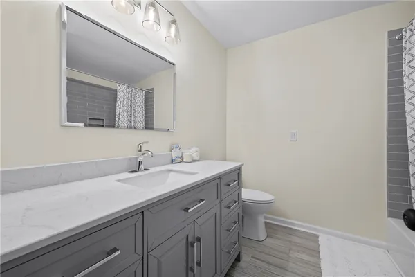 $585,000 | 94 Point Pl Drive, Westminster, SC 29693