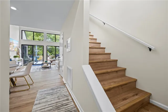 $595,000 | 94 Point Pl Drive, Westminster, SC 29693