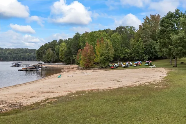 $595,000 | 94 Point Pl Drive, Westminster, SC 29693