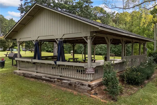 $595,000 | 94 Point Pl Drive, Westminster, SC 29693