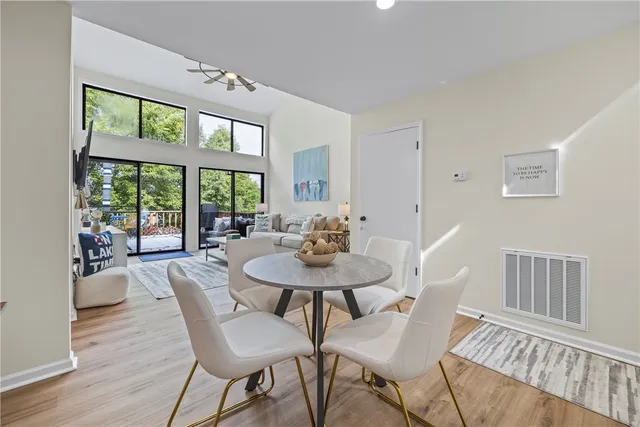 $595,000 | 94 Point Pl Drive, Westminster, SC 29693