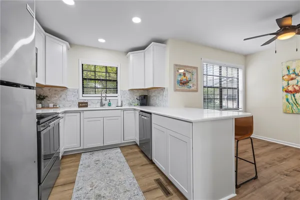 $585,000 | 94 Point Pl Drive, Westminster, SC 29693