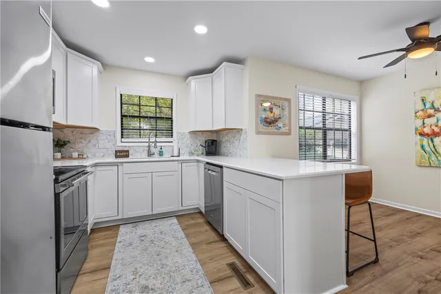 $595,000 | 94 Point Pl Drive, Westminster, SC 29693