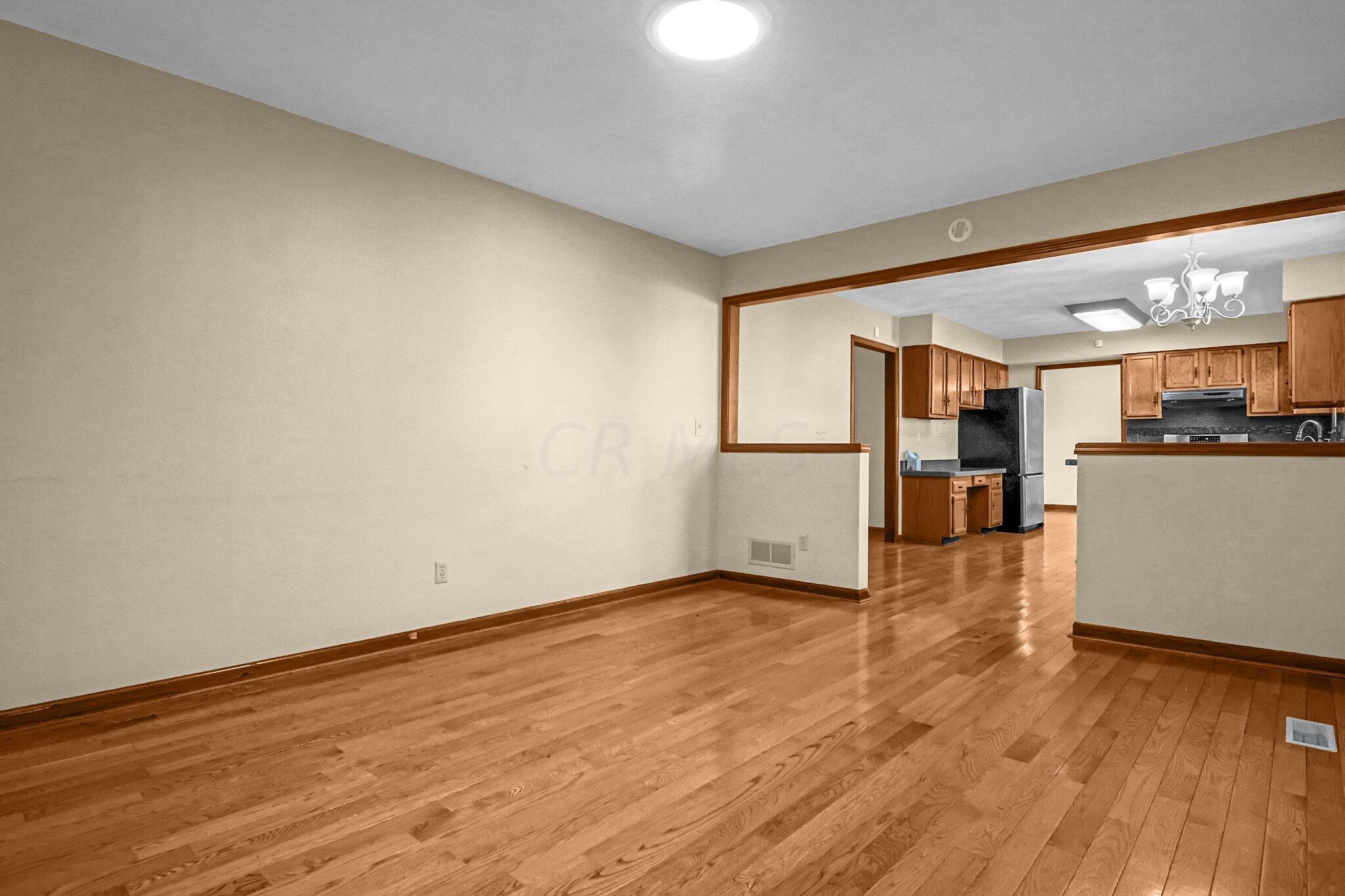 6154 Feder Road Columbus, OH 43228 - Photo 14 of 41 Family room