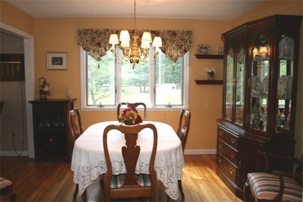 17 Central Road Lynnfield, MA 01940 - Photo 3 of 8 Gallery Image 3