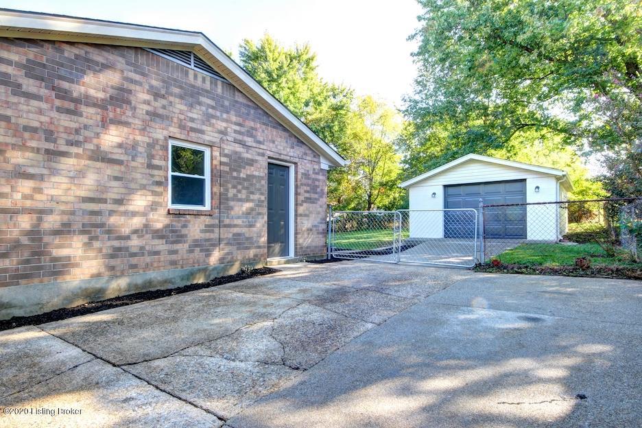 7721 Rochelle Road Louisville, KY 40228 - Photo 3 of 39 1 Rochelle #4