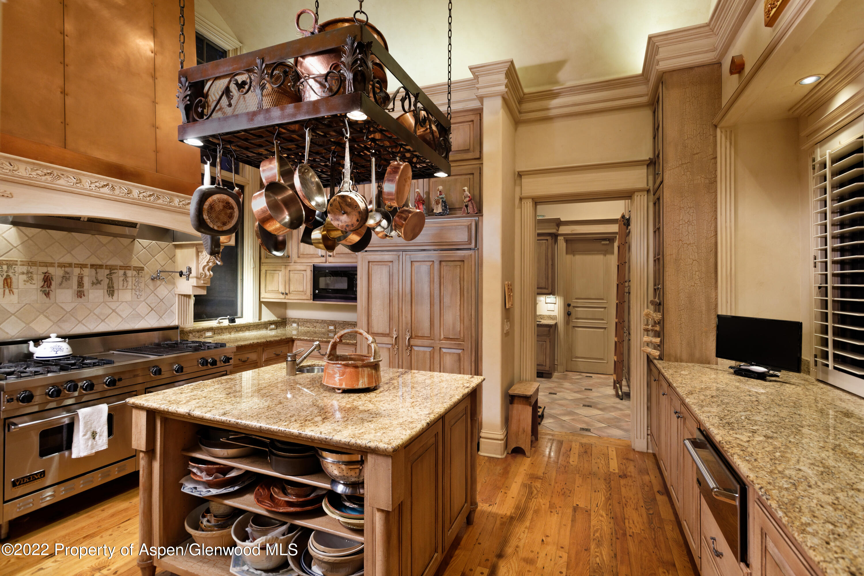 926 Willoughby Way Aspen, CO 81612 - Photo 13 of 47 a kitchen with a stove a sink and a refrigerator