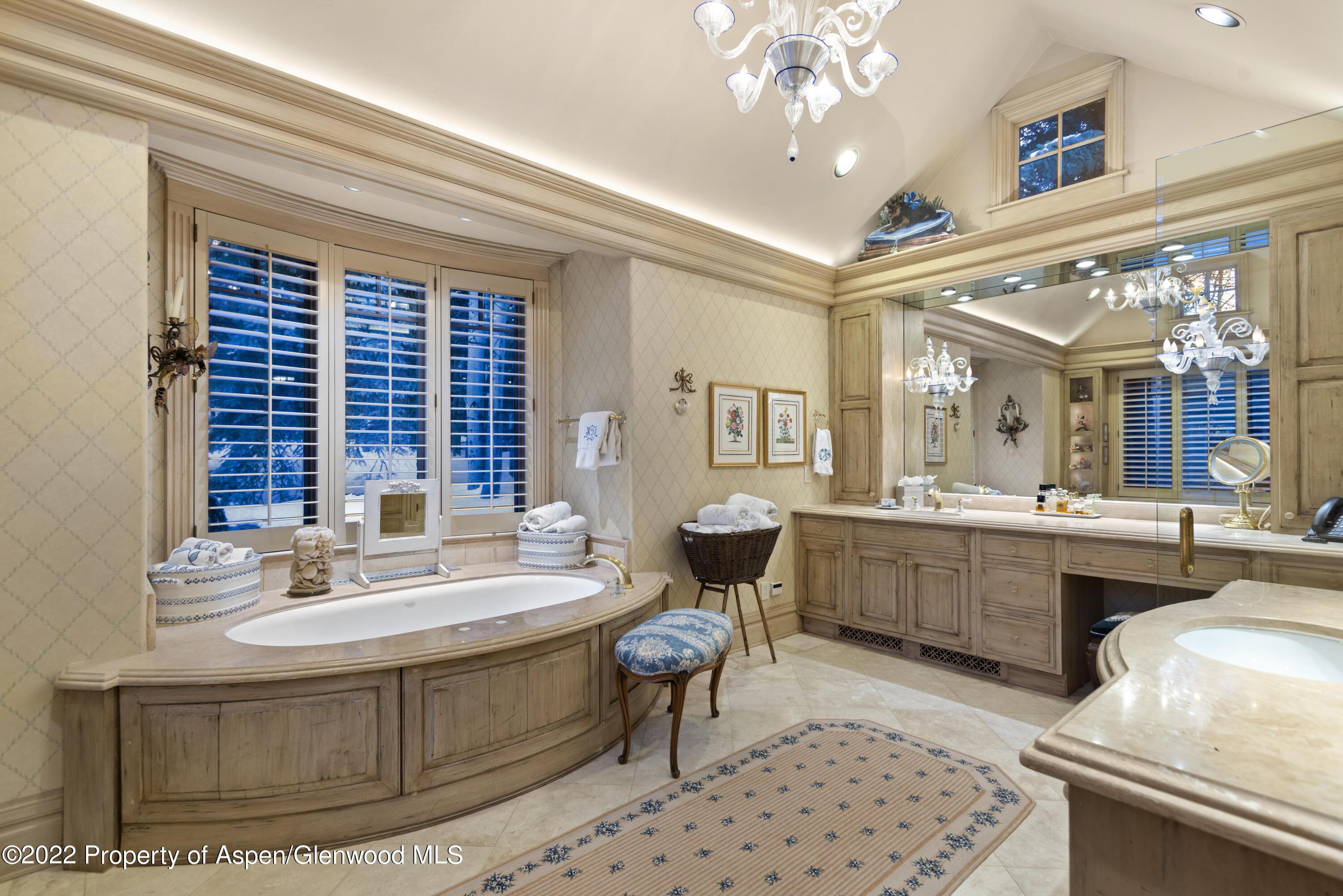 926 Willoughby Way Aspen, CO 81612 - Photo 17 of 47 a bathroom with a tub sink and mirror