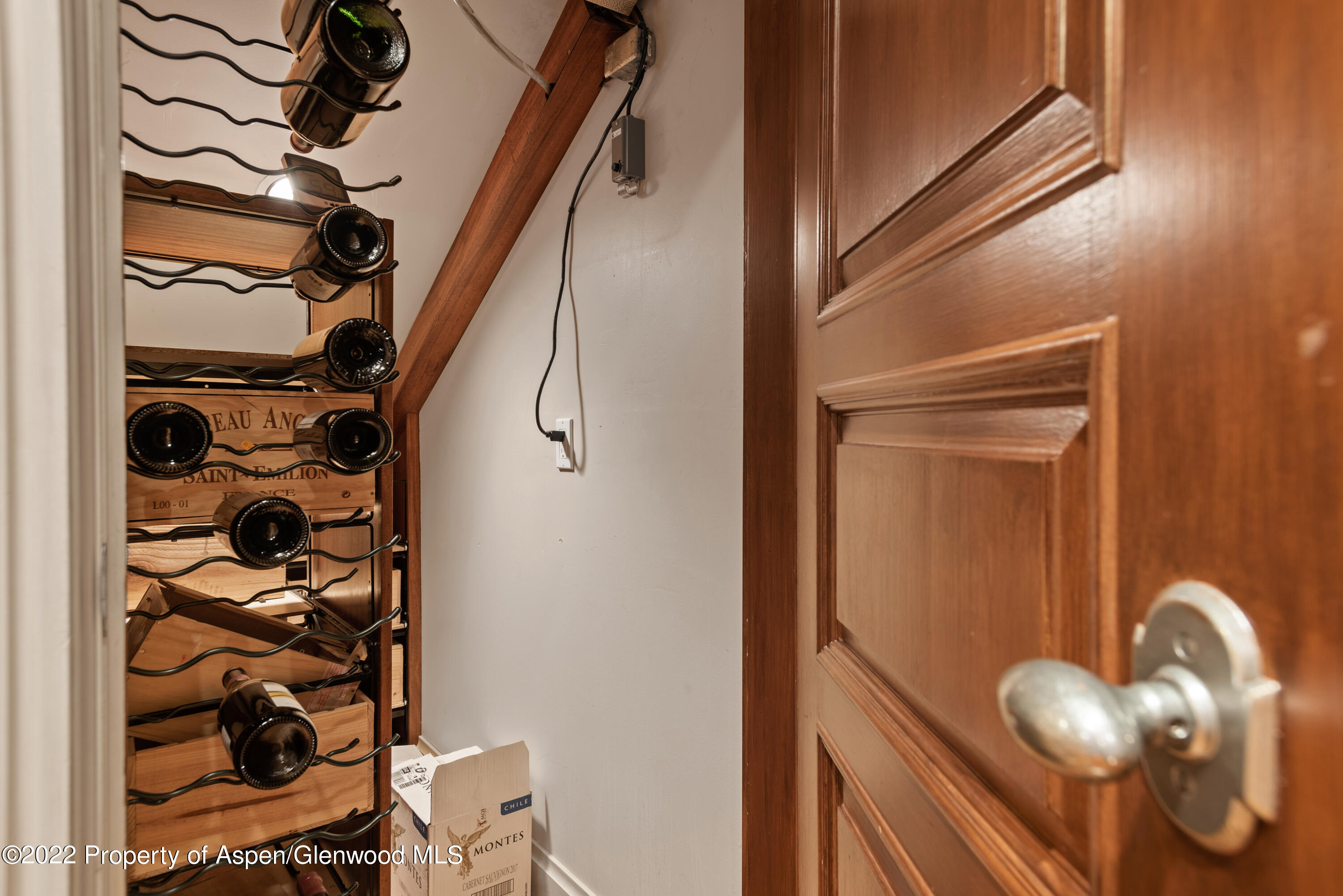 926 Willoughby Way Aspen, CO 81612 - Photo 32 of 47 a bathroom with a mirror