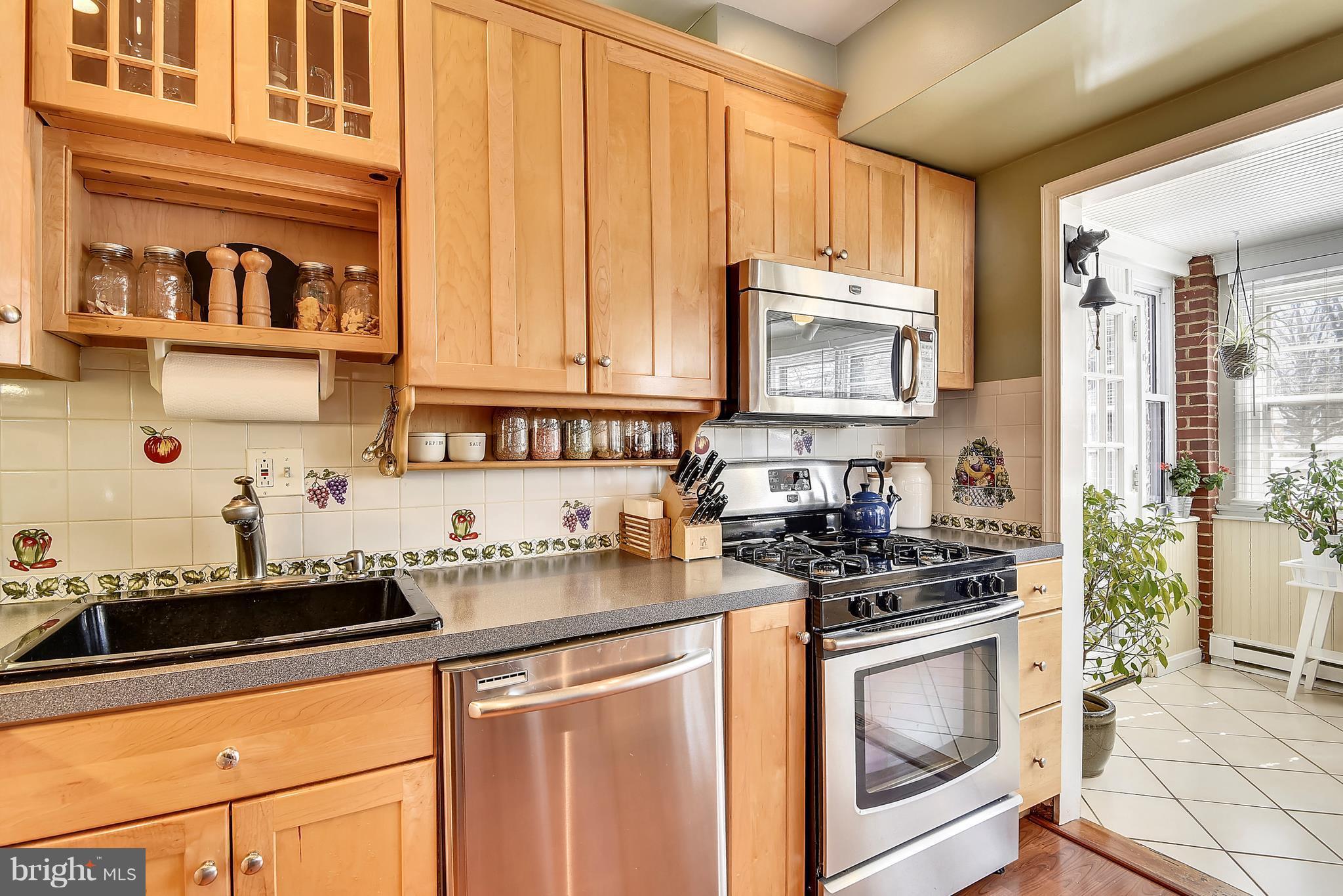 1712 Brisbane Street Silver Spring, MD 20902 - Photo 3 of 30 Kitchen