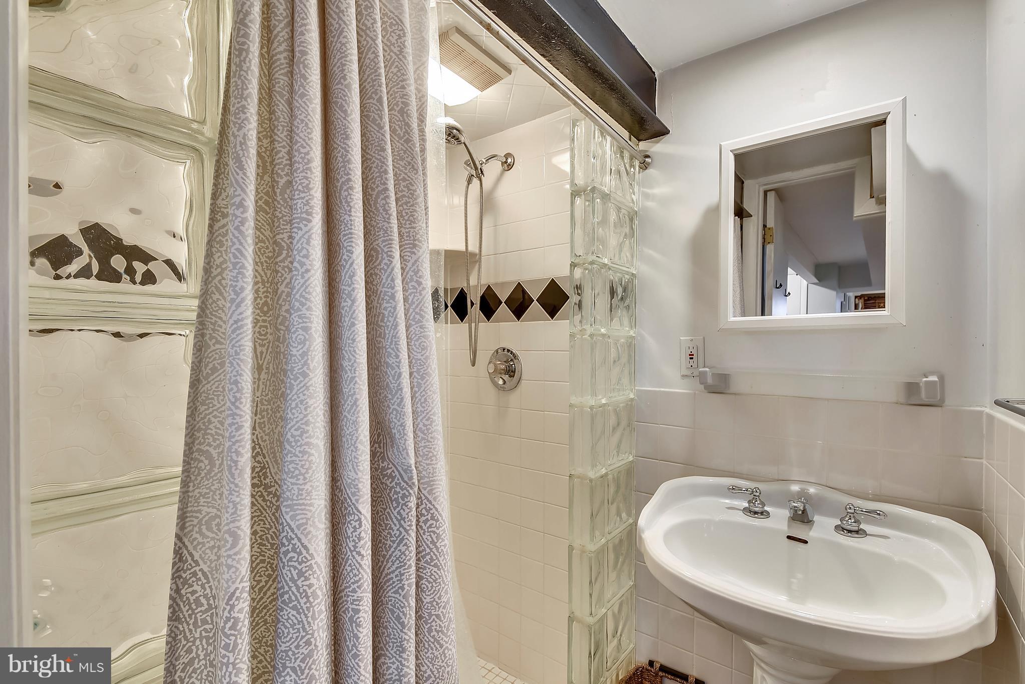 1712 Brisbane Street Silver Spring, MD 20902 - Photo 24 of 30 Bath