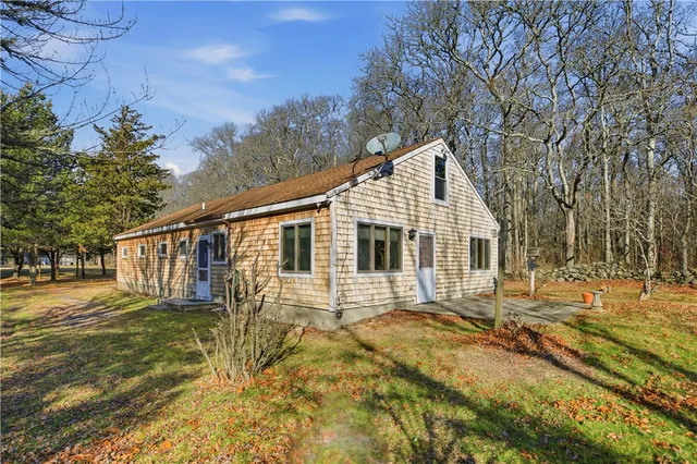 $2,000 | 46 Simmons Road, Unit A, Little Compton, RI 02837