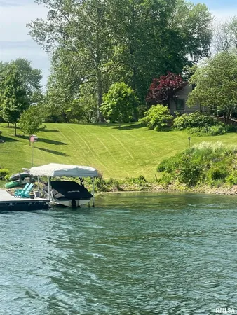 $70,000 | 68 Almond Lane, Petersburg, IL 62675