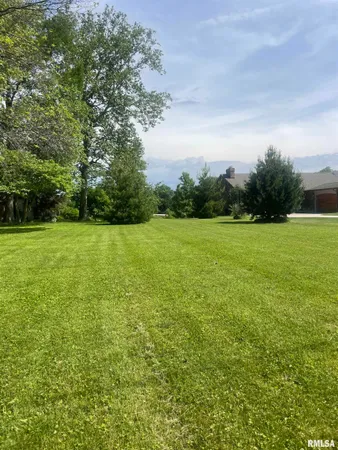 $70,000 | 68 Almond Lane, Petersburg, IL 62675