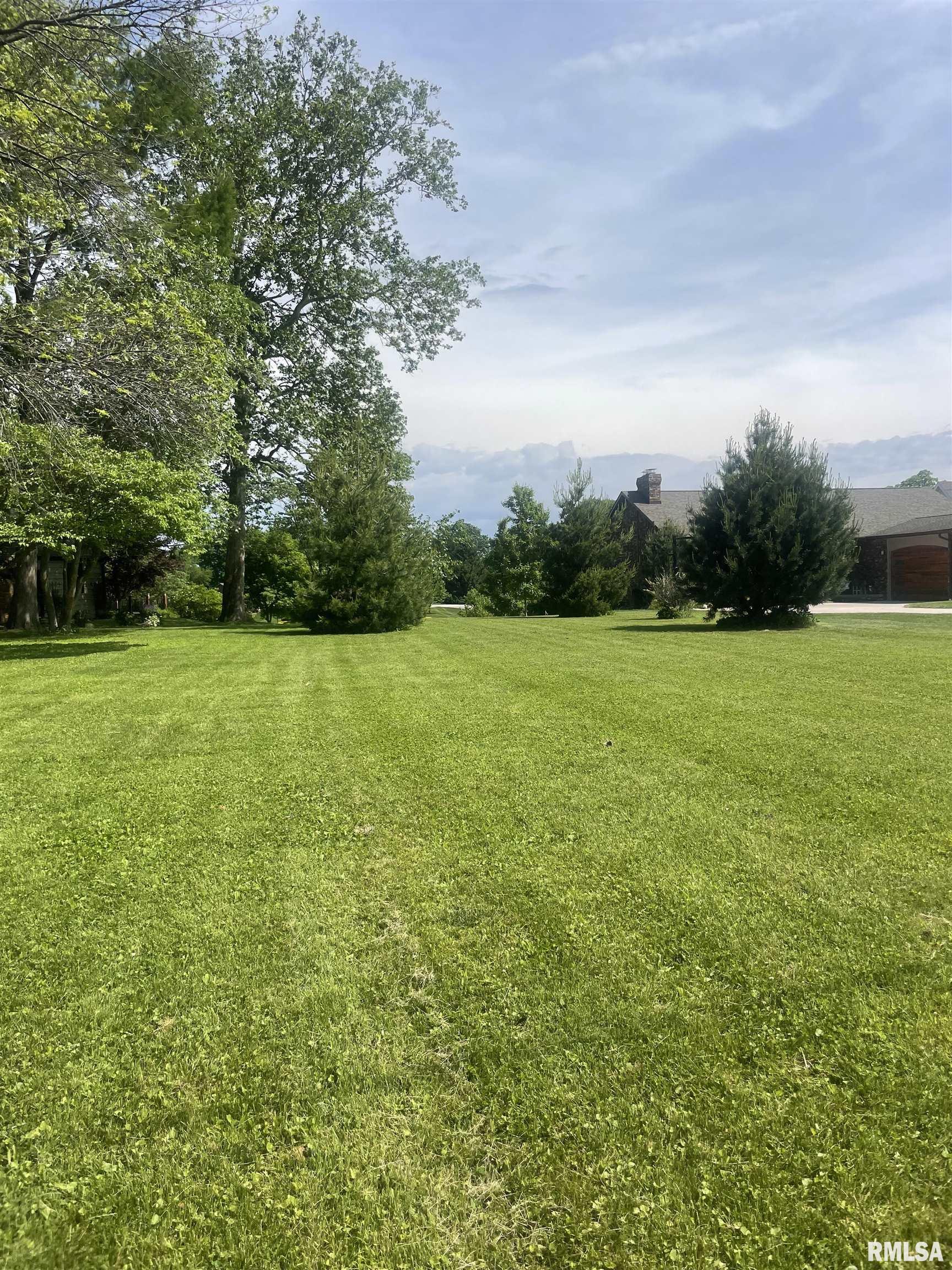 68 Almond Lane Petersburg, IL 62675 - Photo 2 of 5
