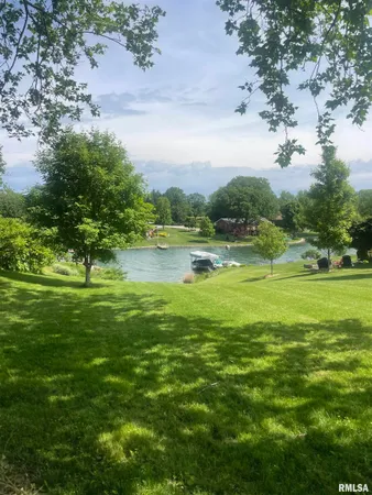 $70,000 | 68 Almond Lane, Petersburg, IL 62675