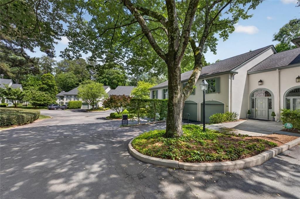 11 Mooregate Square Northwest Atlanta, GA 30327 - Photo 2 of 26