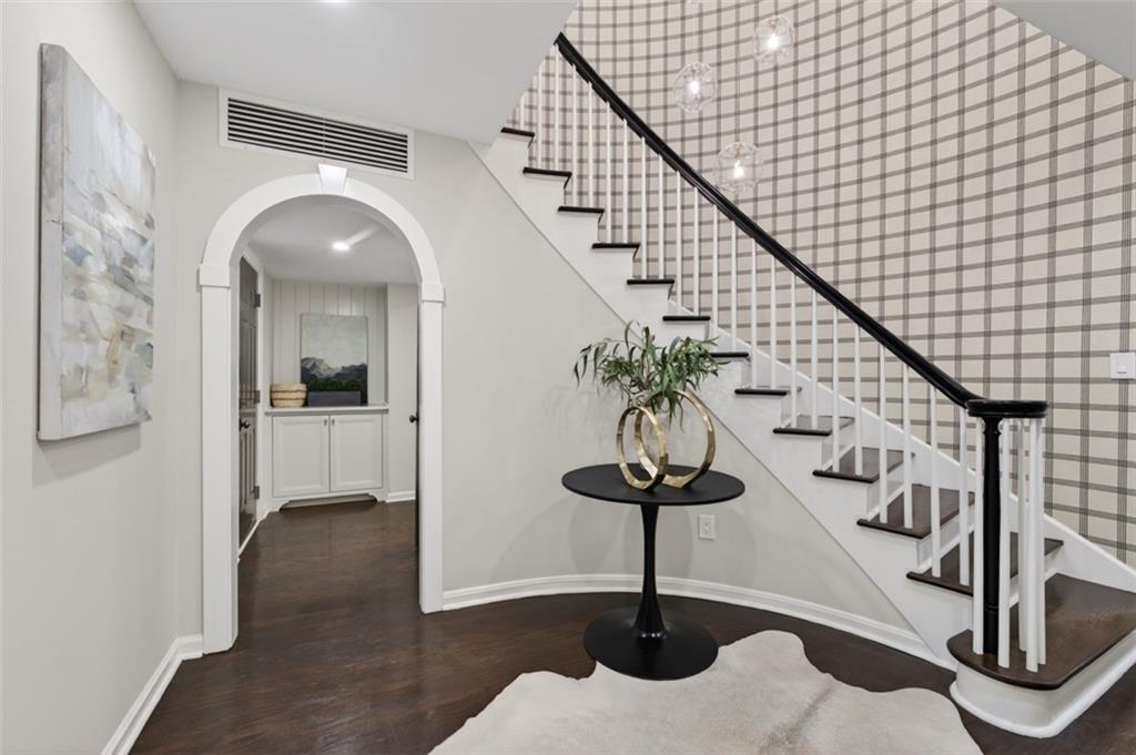 11 Mooregate Square Northwest Atlanta, GA 30327 - Photo 5 of 26
