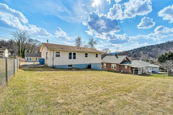 $249,000 | 1378 Craig Robertson Road Southeast, Roanoke, VA 24014