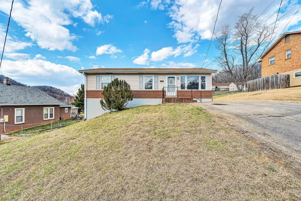 $249,000 | 1378 Craig Robertson Road Southeast, Roanoke, VA 24014