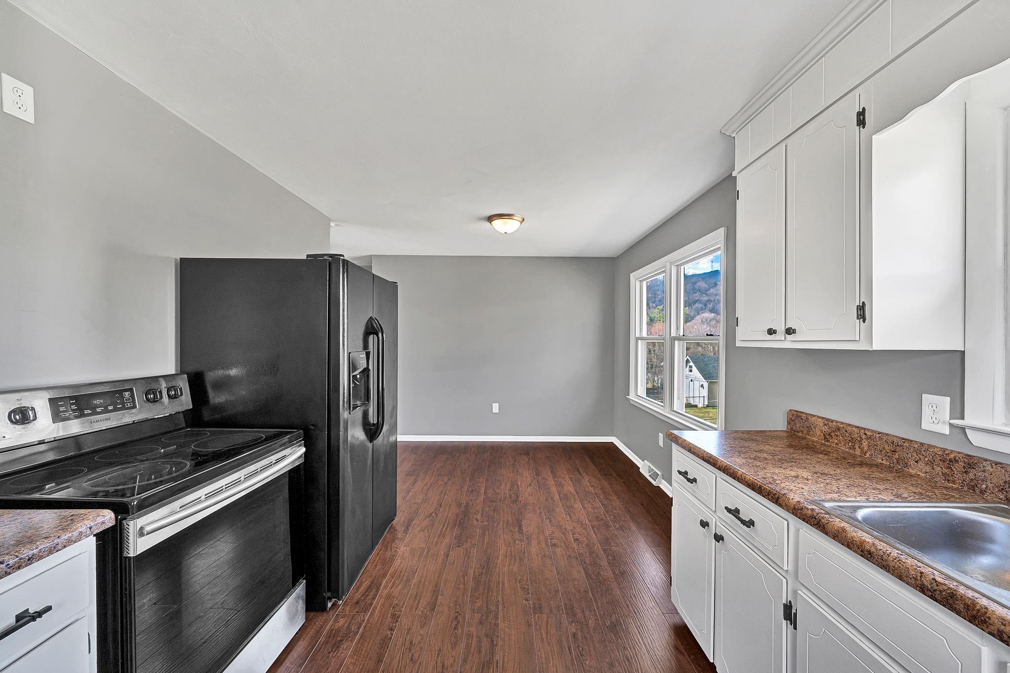1378 Craig Robertson Road Southeast Roanoke, VA 24014 - Photo 5 of 17 Eat-In Kitchen