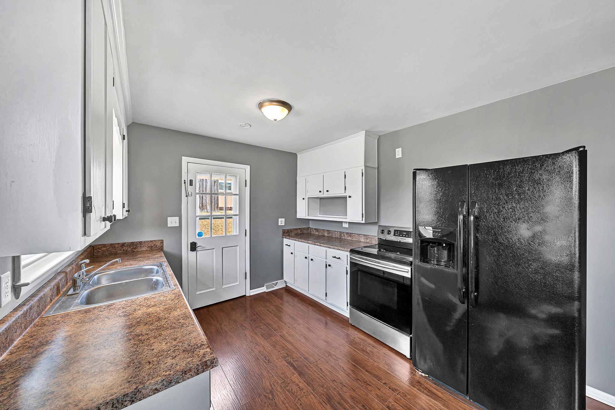 1378 Craig Robertson Road Southeast Roanoke, VA 24014 - Photo 6 of 17 Eat-In Kitchen