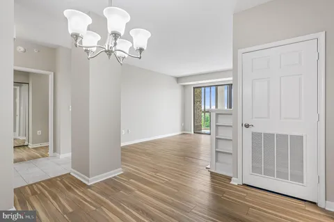 $368,000 | 19355 Cypress Ridge Terrace, Unit 1022, Leesburg, VA 20176