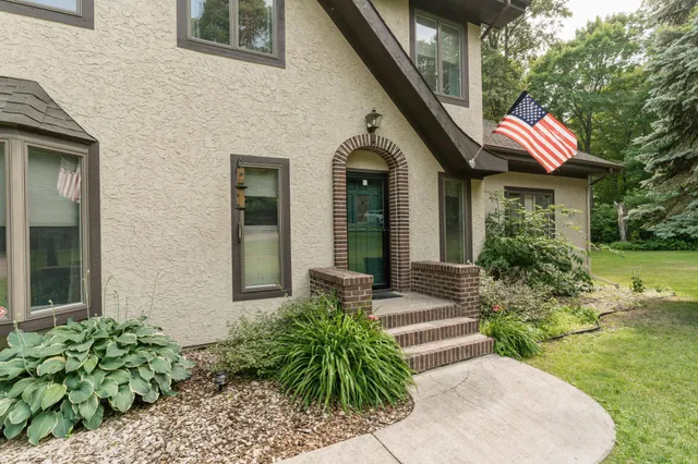 $1,099,900 | 40861 Acorn Drive, Dent, MN 56528