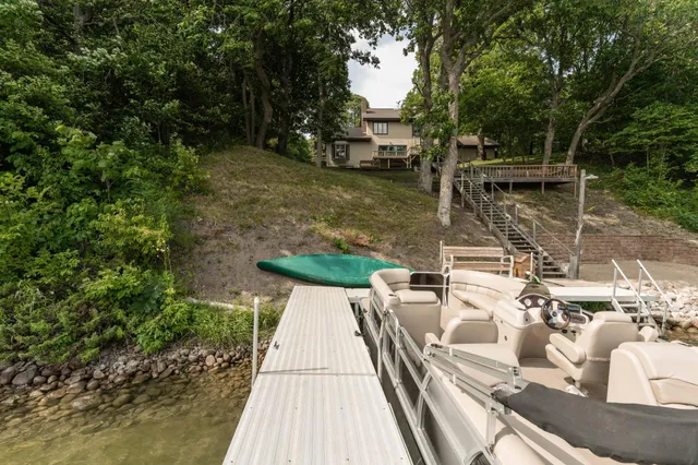 $1,099,900 | 40861 Acorn Drive, Dent, MN 56528