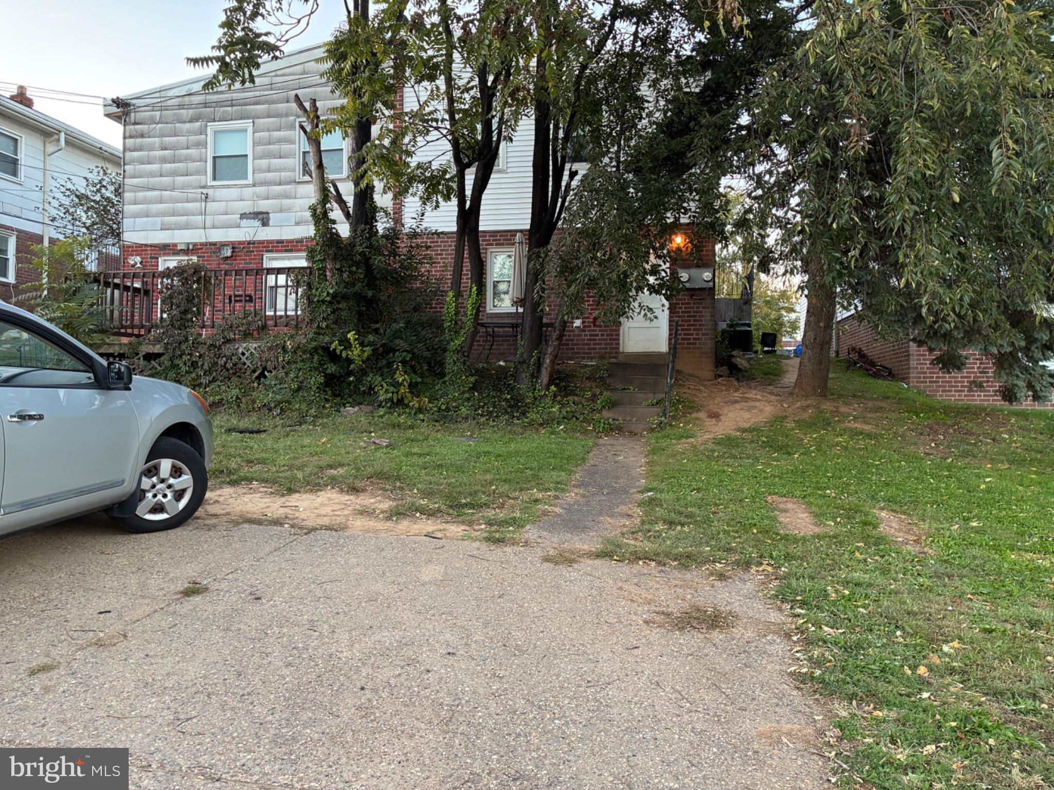 10039 Bridle Road Philadelphia, PA 19116 - Photo 4 of 15 Rear parking