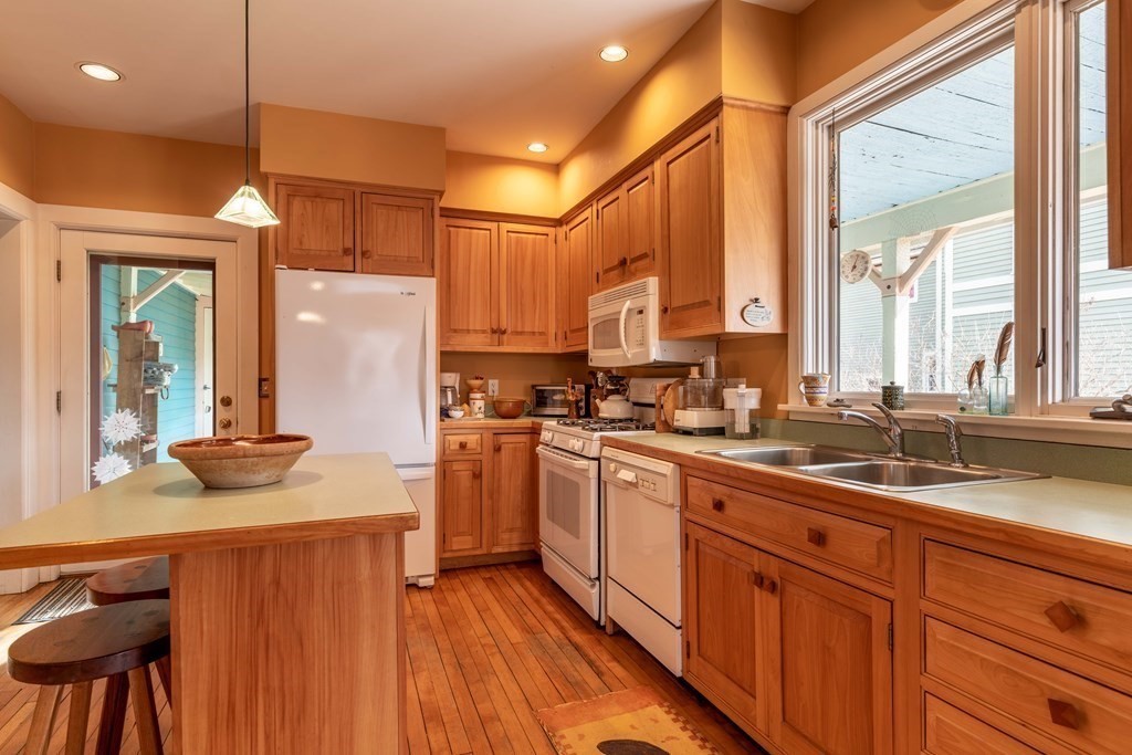 74 Lyman Road Northampton, MA 01060 - Photo 9 of 40 Gallery Image 9