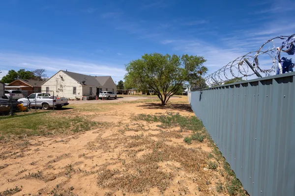 $14,900 | 2005 Avenue M, Lubbock, TX 79411