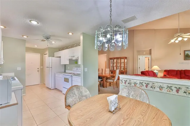 $2,100 | 751 McCallister Avenue, Sun City Center, FL 33573