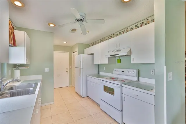 $2,100 | 751 McCallister Avenue, Sun City Center, FL 33573