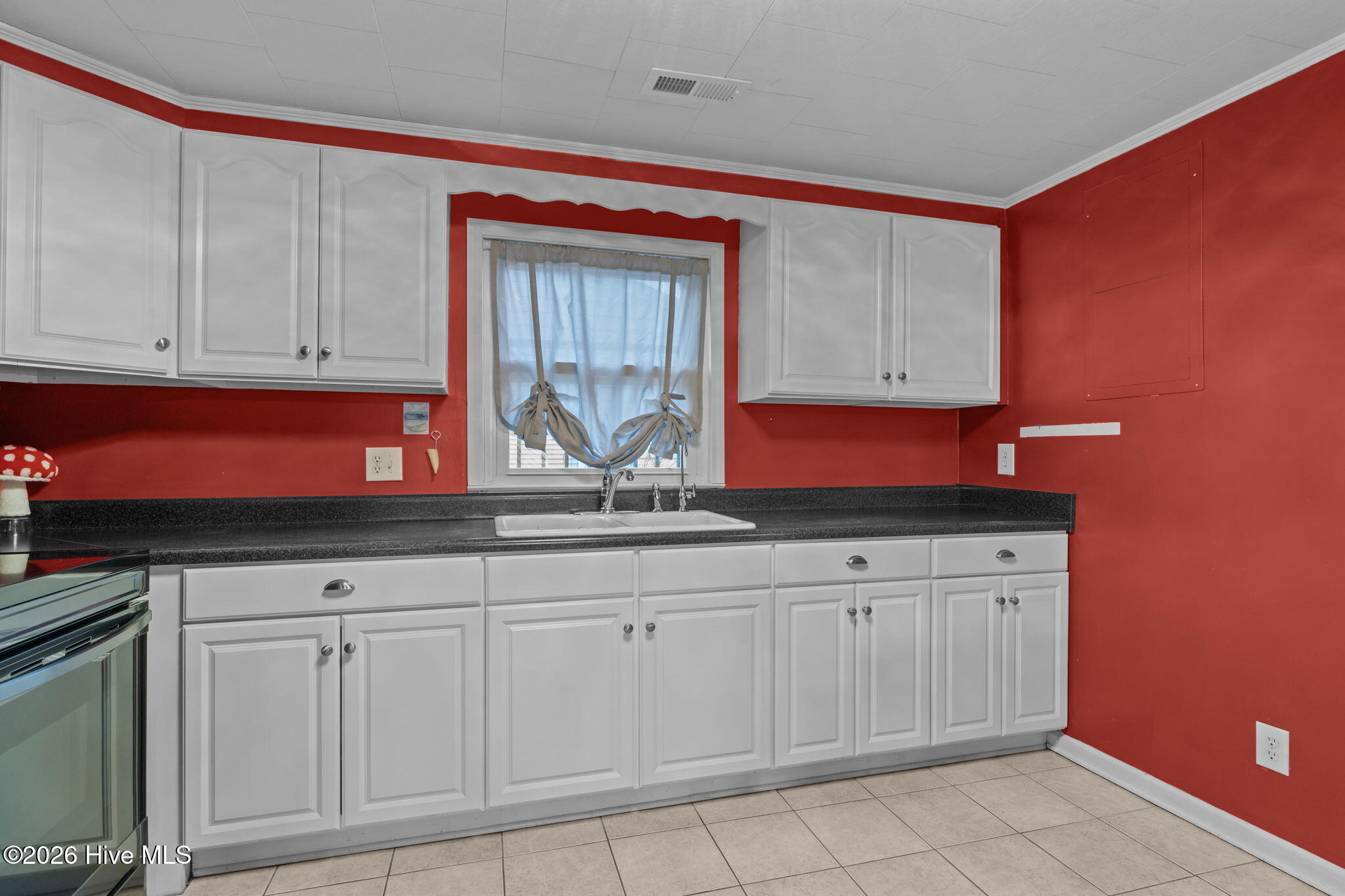 404 Dobbs Street Atlantic Beach, NC 28512 - Photo 16 of 31 Kitchen