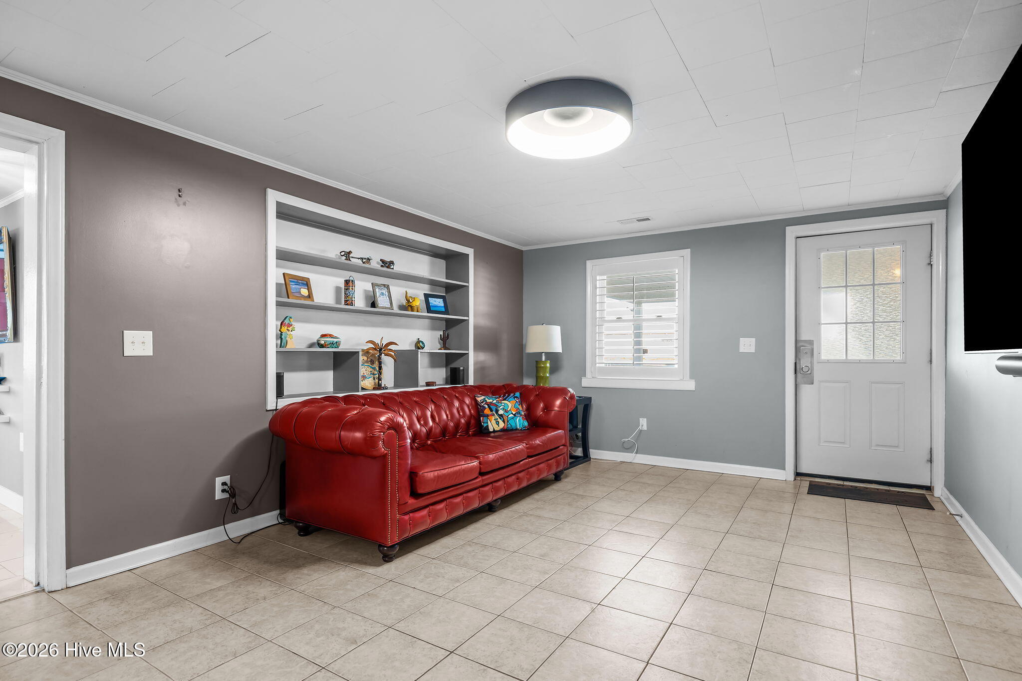 404 Dobbs Street Atlantic Beach, NC 28512 - Photo 6 of 31 Living Room