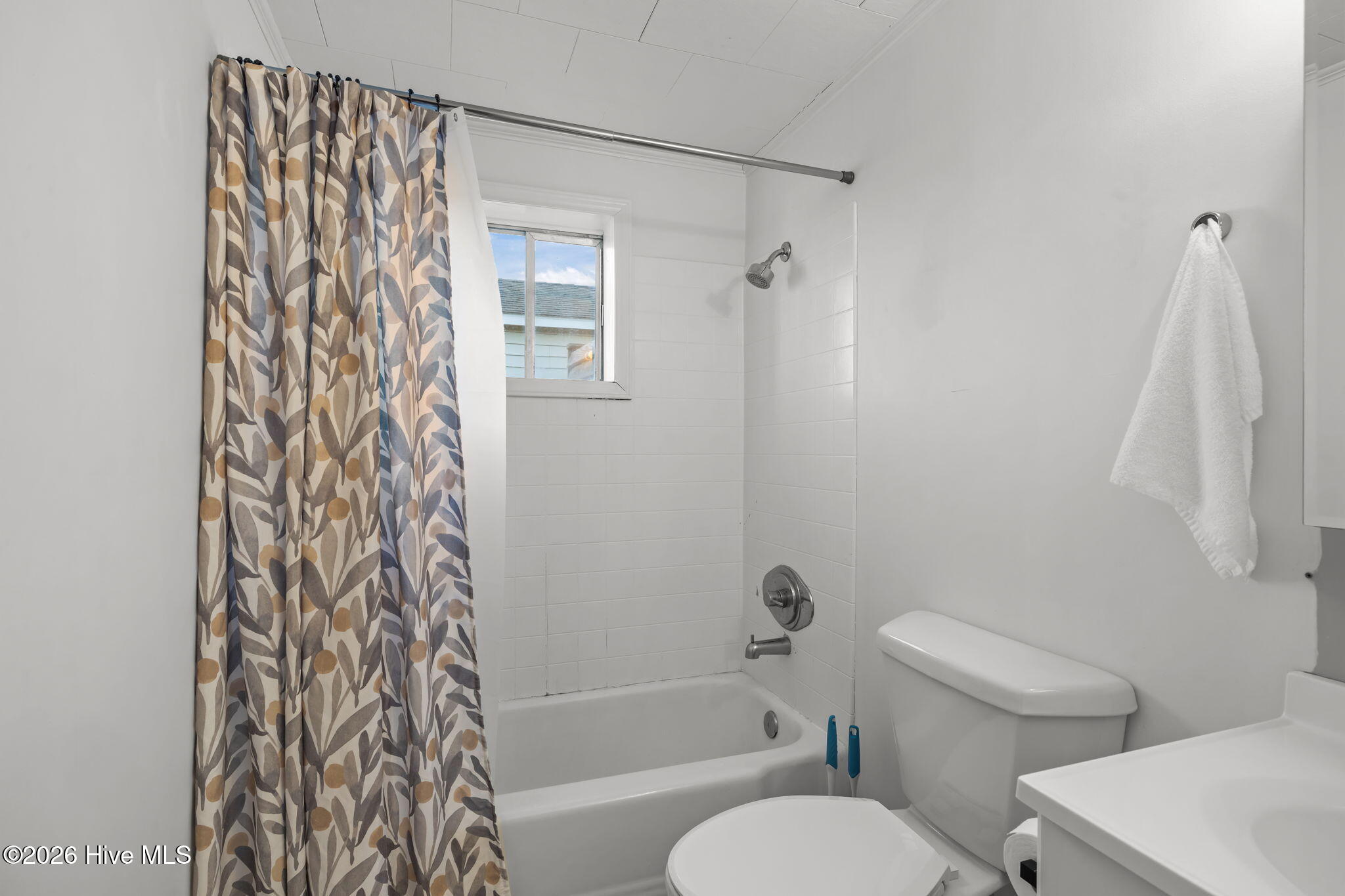404 Dobbs Street Atlantic Beach, NC 28512 - Photo 8 of 31 Principal Bathroom