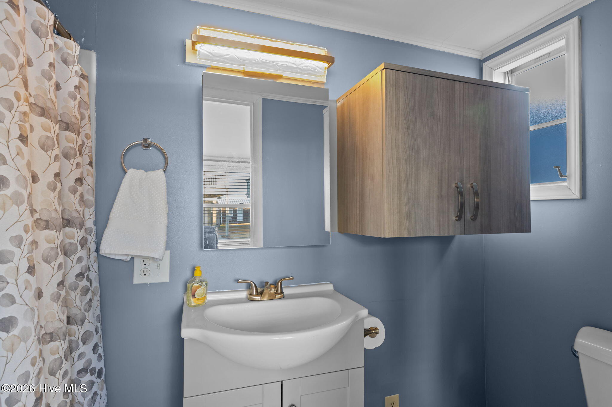 404 Dobbs Street Atlantic Beach, NC 28512 - Photo 10 of 31 2nd Bathroom