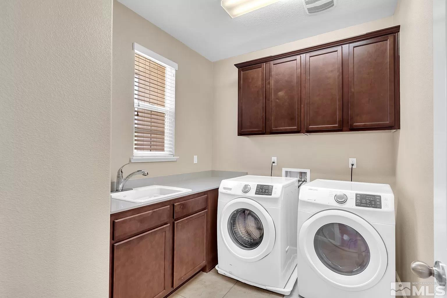 1925 Dutch Draft Drive Reno, NV 89521 - Photo 5 of 10 a utility room with dryer and washer