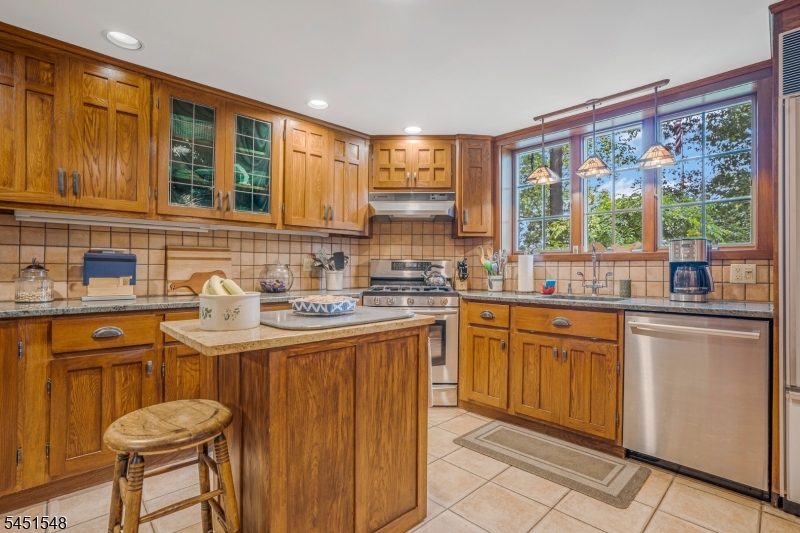 173 Hillcrest Road Watchung, NJ 07069 - Photo 11 of 39 Gallery Image 11