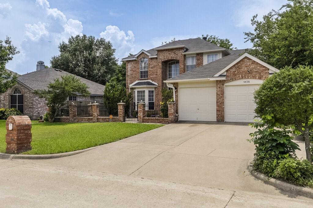 5428 Rolling Green Road Arlington, TX 76017 - Photo 3 of 29 Great curb appeal with two car garage!