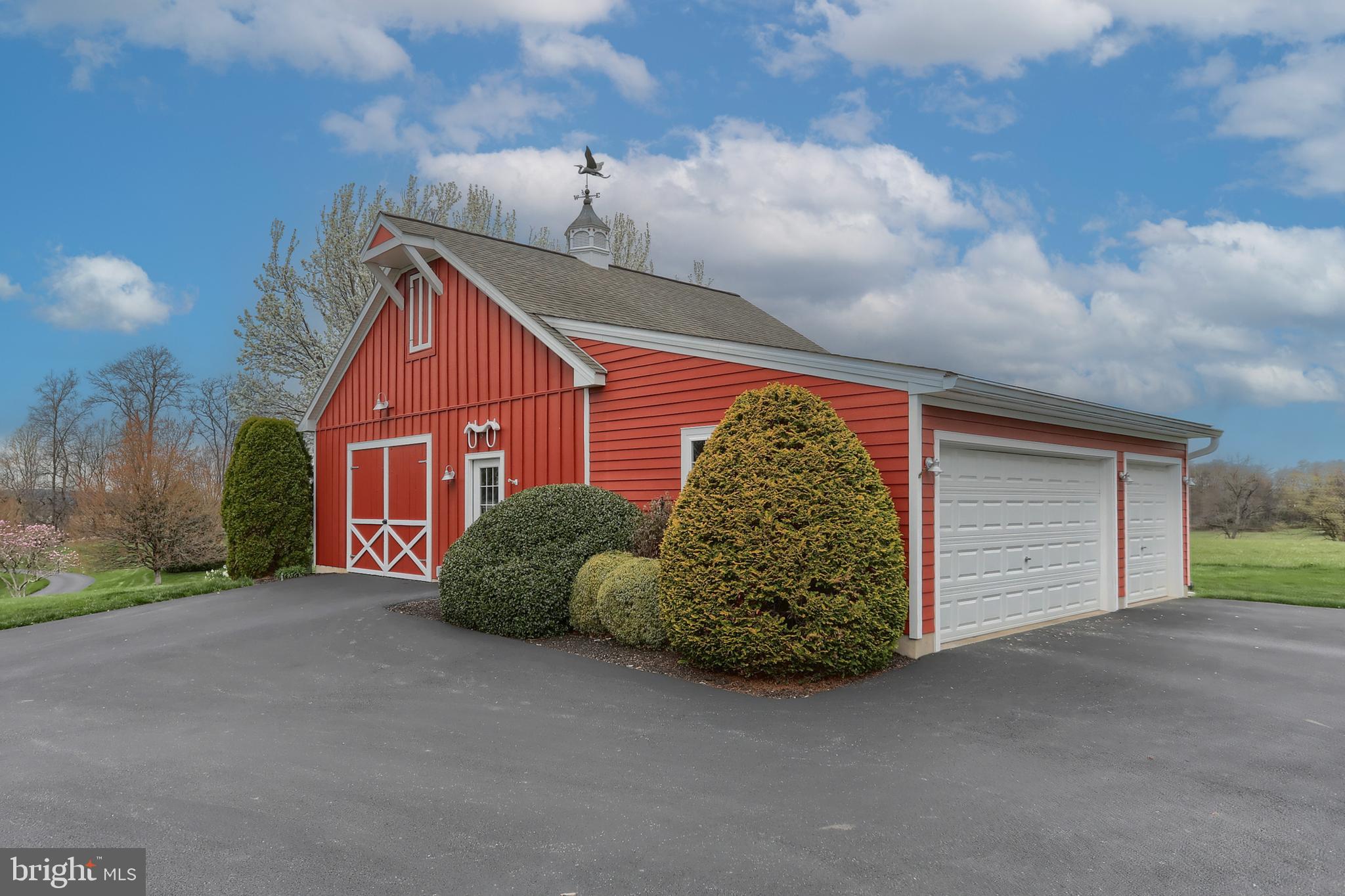 6516 Schoolhouse Road Hershey, PA 17033 - Photo 9 of 71